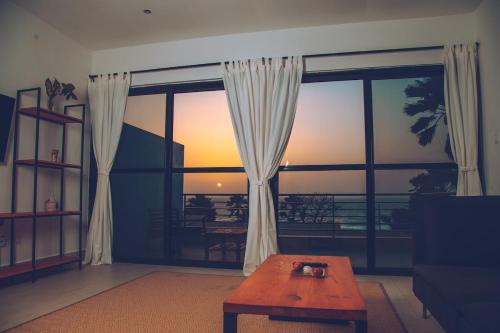 Kerr Serign Apartment | Sea view beach apartment
