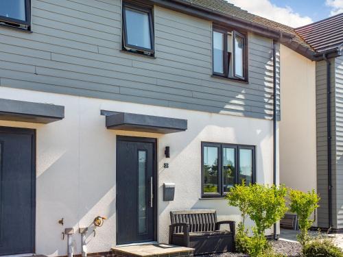 Llanfaelog House | Sea View