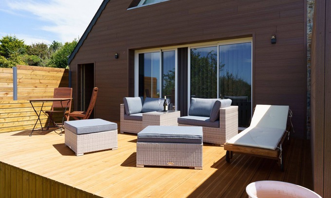Siouville-Hague House | Sea view gîte with garden and terrace 300m from the beach and small shops