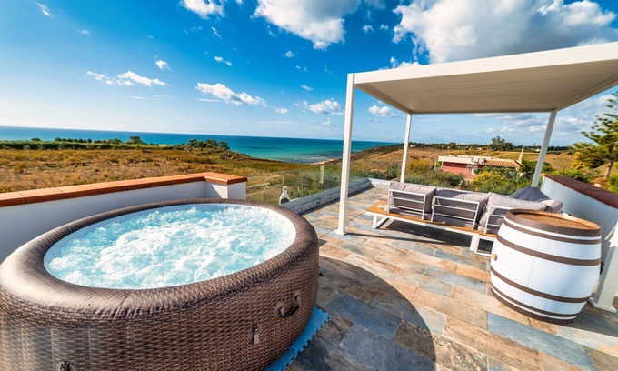 Porto Palo Villa | Sea view, only 400 m from blue flag beach, mini-pool-jacuzzi