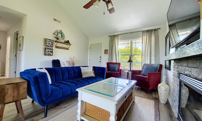 Taylorsville House | Seabiscuit 5- Relax And Kick Back