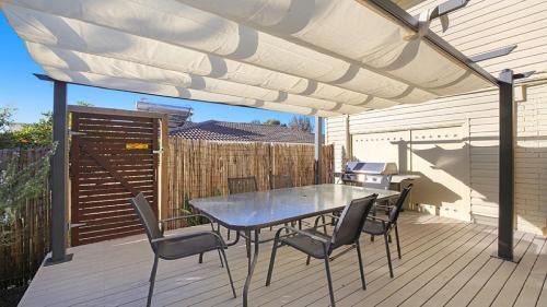 Point Clare House | Seabreeze Retreat