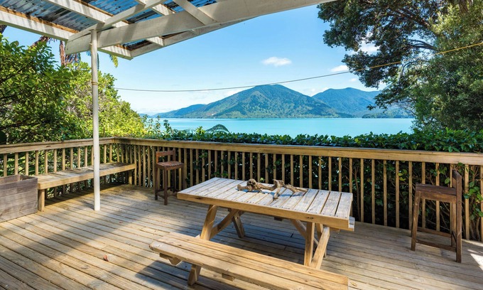 Mahau Sound House | Seabreeze Stay - Kenepuru Sound Holiday Home