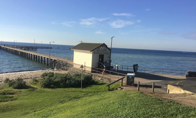 St Leonards House | Seacluded, 750 m walk to the beach, pet friendly
