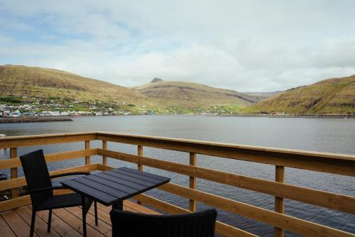 Vestmanna House | Seadreams Nest - Luxurious Waterfront Retreat
