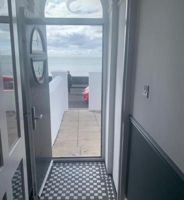 Folkestone House | Seafront folkestone Sandgate channel tunnel - 5 star property Sleeps 12