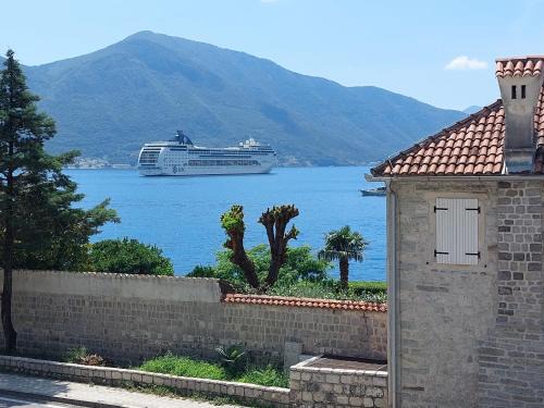 Ljuta Apartment | Seafront Soleil apartment