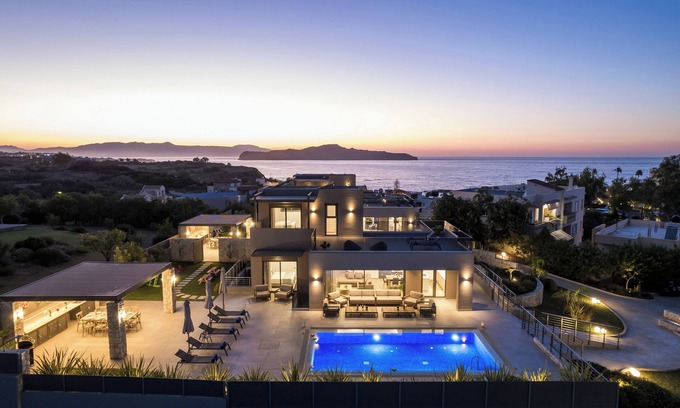 Kato Galatas Villa | Seafront Villa Family & Groups Getaway H.Pool Sauna Jacuzzi Gym Stunning Views