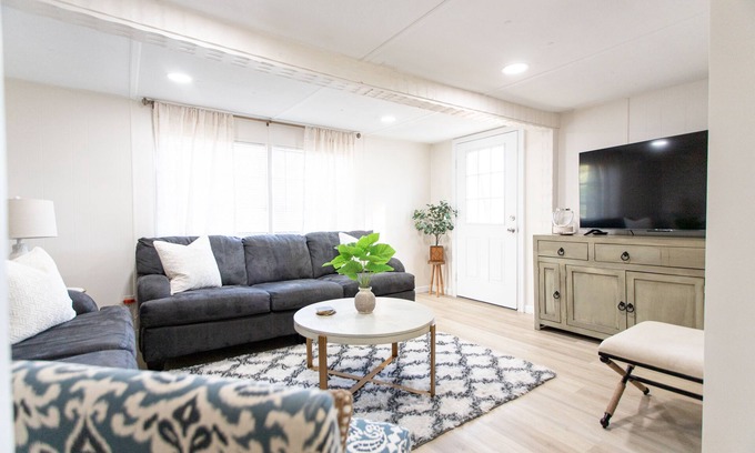 Palm Coast Cottage | Seagrass Cottage II- Pet friendly walk to Atlantic Ocean & Intracoastal Waterway