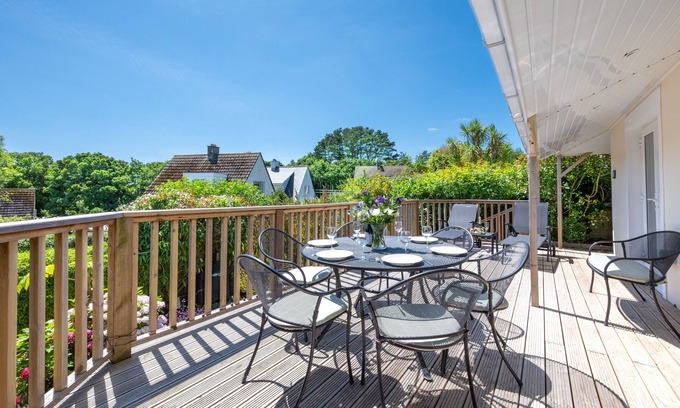 Fowey House | Seahorses - Three Bedroom House, Sleeps 6