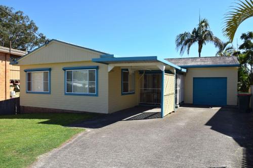 South West Rocks House | Seamist Cottage - Bring your own linen.
