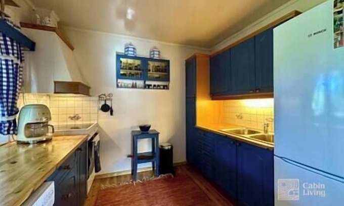 Gressvik House | Seaside cabin in Fredrikstad with private jetty, BBQ & sea view