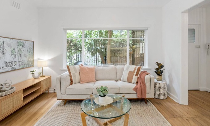 Saint Kilda South Apartment | Seaside Chic in St Kilda