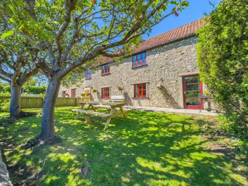 Kewstoke House | Seaside-Dog Friendly-Country Cottage-w log burner