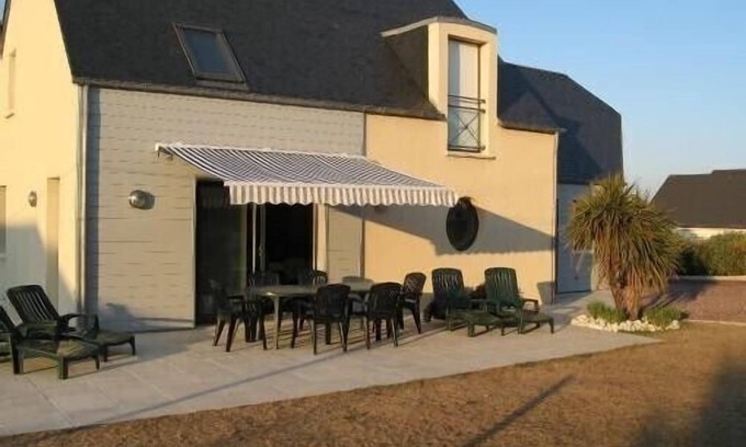 Saint-Jean-de-la-Riviere Villa | Seaside house 8 people, garden, 2 volcanoes and 4 bikes (2 with baby carrier) Internet
