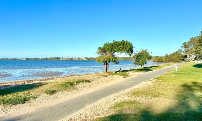 Victoria Point Villa | Seaside Getaway - 5 Min Stroll to Sandy Beach