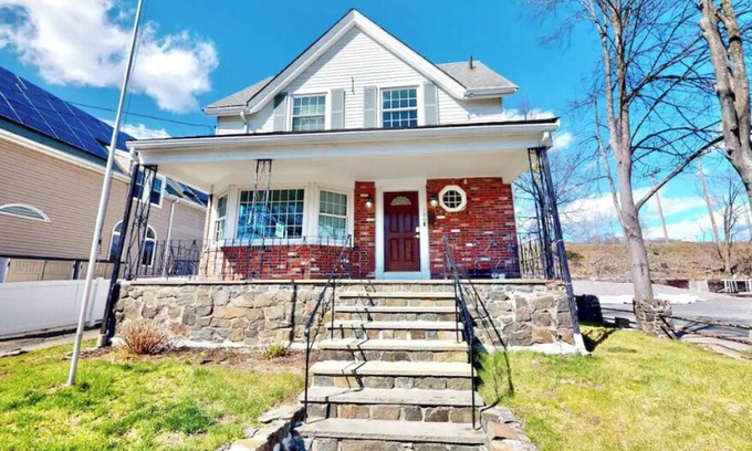 Swampscott House | Seaside Getaway Home, Near Salem, Comes with Free Parking & Wi-Fi!