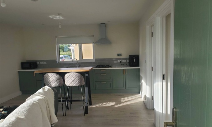 Portmagee Apartment | Seaside Retreat-2 Bed-Sleeps 4-Parking-Pets