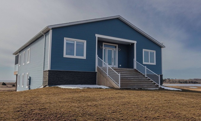 Little Pond House | Seasmoke Beachhouse with Private Beach Access