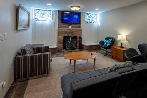 West Seattle House | Seaview Hideaway Heated Floors, free parking