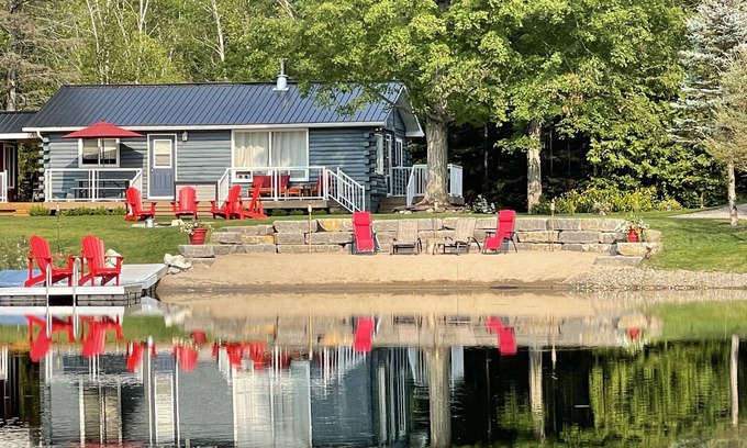 Greater Madawaska Cottage | Secluded and Cozy allnSeason Lakefront Cottage (No Pets)