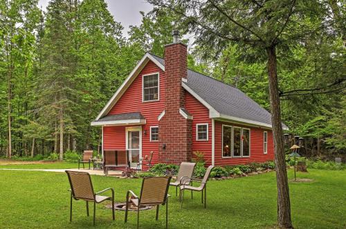 Birnamwood House | Secluded Birnamwood Cottage with Deck and River Views!
