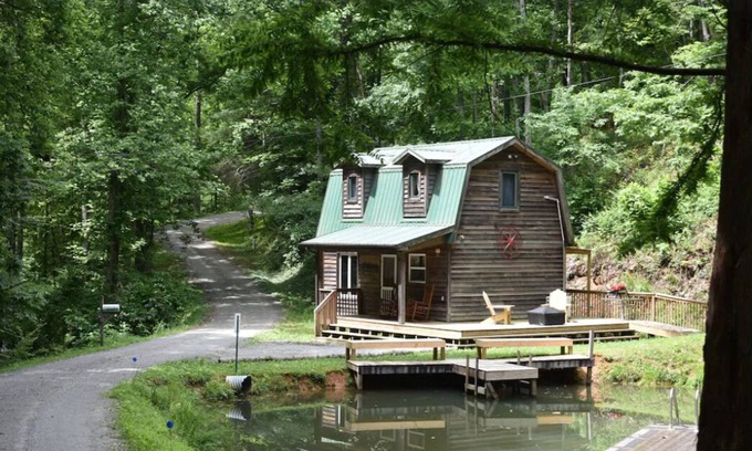 Flat Rock House | Secluded cabin perfect getaway for couples or ideal for small families!