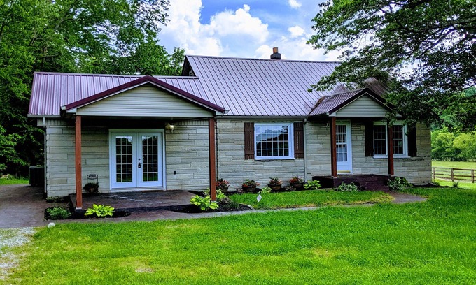 Bethelridge House | Secluded Creekside farmhouse