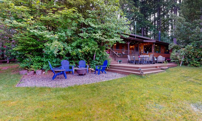 Port Orchard Cabin | Secluded dog-friendly home with private hot tub, firepit, deck, wood fireplace