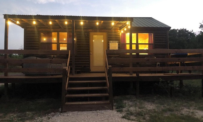 Paluxy Cabin | Secluded Escape with scenic views & hot tub