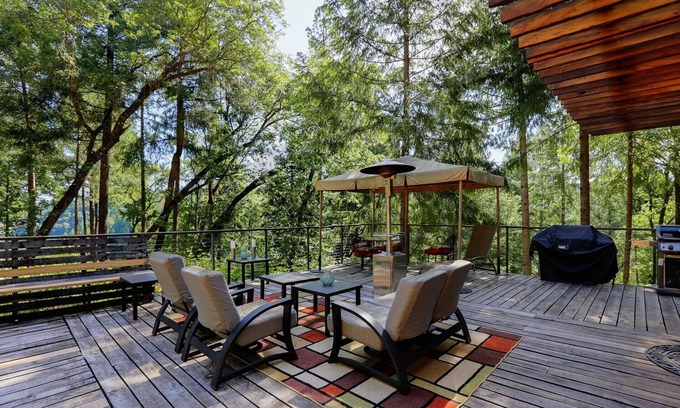Chicago Park House | Secluded 'Green' Award-Winning Contemporary Lakefront Home