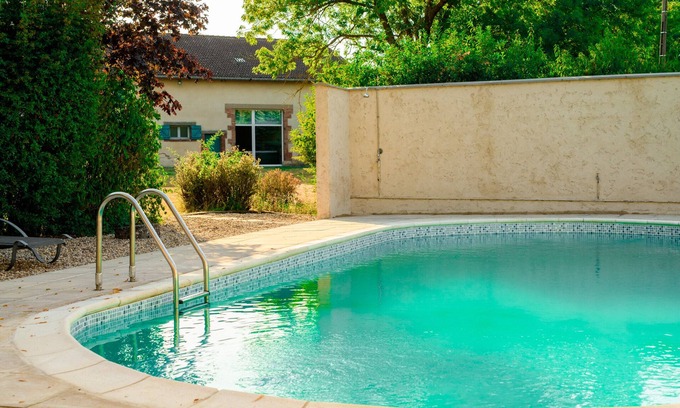 Gussainville House | Secluded group gite with all comforts (pool, spa, sauna, summer kitchen)
