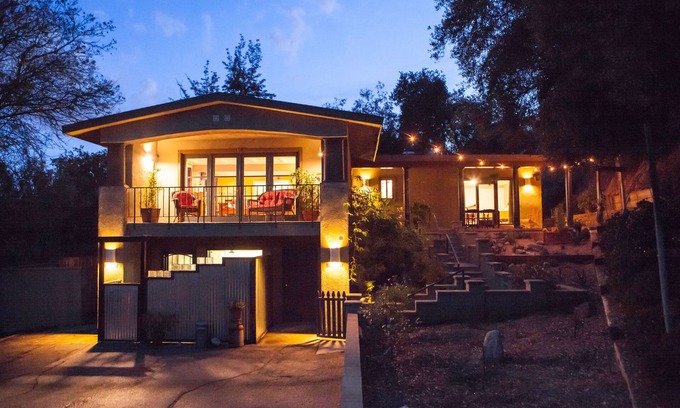 Bonita House | Secluded Hideout up in the Trees.