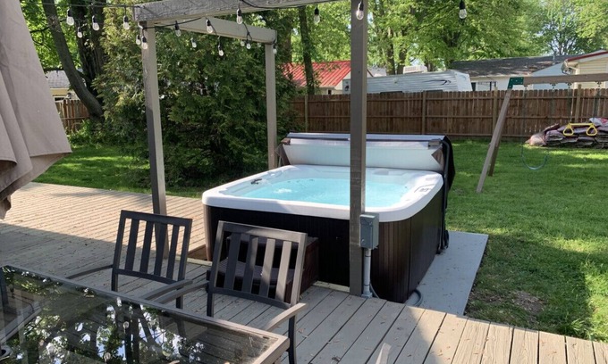 Madison-on-the-Lake House | Secluded Hot Tub Retreat by Ohio Wine Trail & Lake