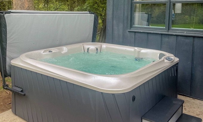 Algoma Cabin | Secluded! HotTub, Arcads, Fireplace! Lake Access!