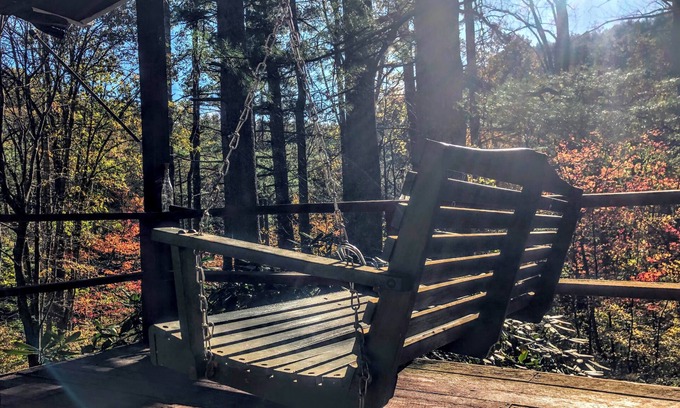 Jefferson House | Secluded mountain hideaway w/hot tub. Close to town and pet-friendly!