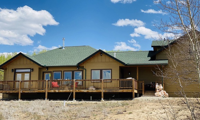 Como House | Secluded Mountain Home with Beautiful Views