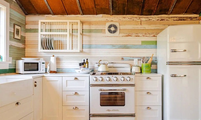 Danbury Cottage | Secluded Mountaintop Cottage on 10 Acres