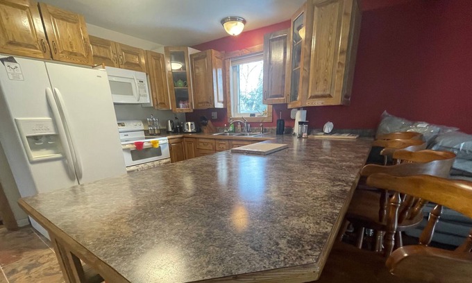 Sioux Lookout Cottage | Secluded Quiet Executive retreat with a lake view and private cozy patio