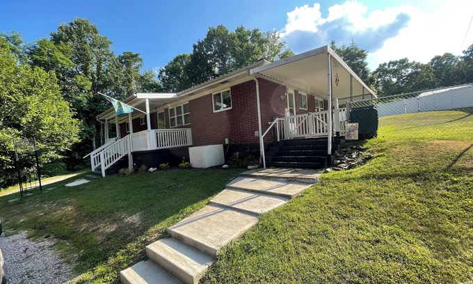 Westwood House | Secluded ranch home