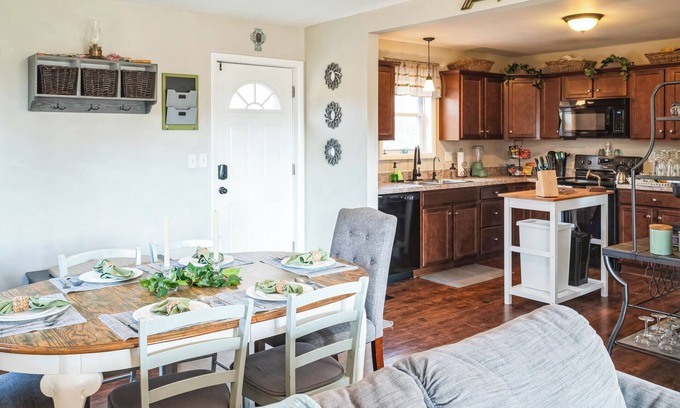 Brogue House | Secluded Scenic Retreat, Amish Country, Vineyards