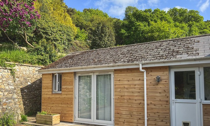 Bridport House | Secluded Studio Annex With Hillside Garden Sea & Country Views Close to Beaches