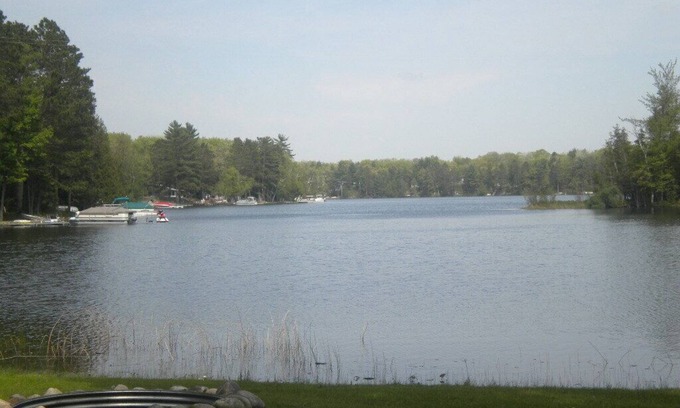 Lewiston House | Secluded Tee Lakeside House, Lewiston Michigan
