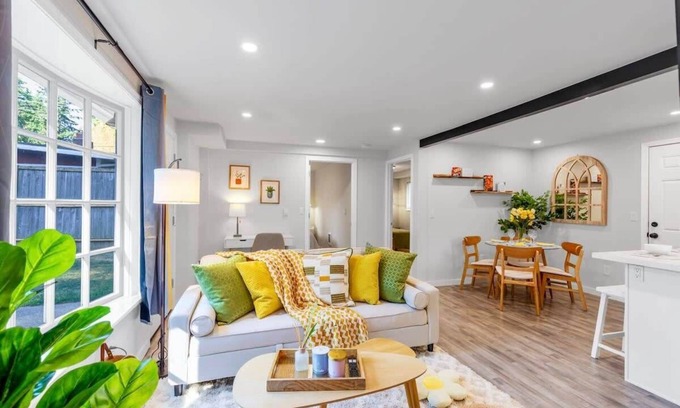 Hillwood House | Secret & Cozy Renovated Cottage Near Costco, I99