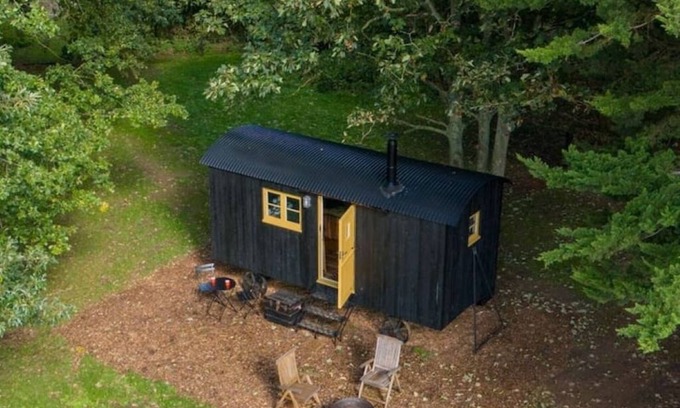 Woodbridge Cabin | Secret Paddock, Secluded Hut