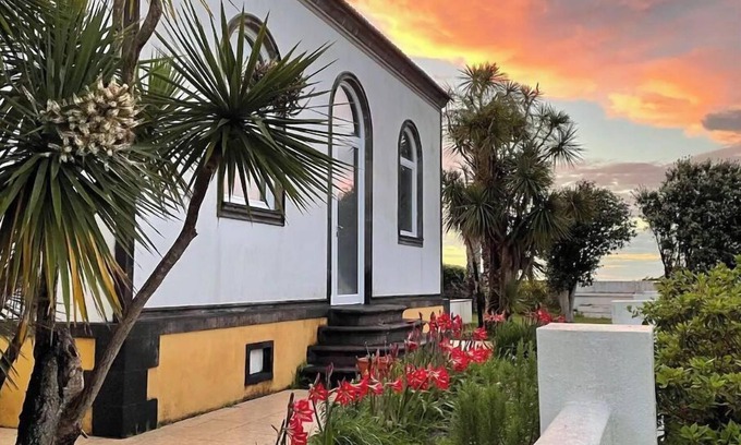 Santa Cruz das Flores House | Secular house (T2+1) with stunning views and whirlpool bath
