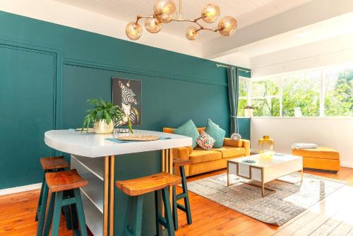 Rondebosch Apartment | Secure and Modern 2Bed Apartment in Cape Towns Charming Rondebosch