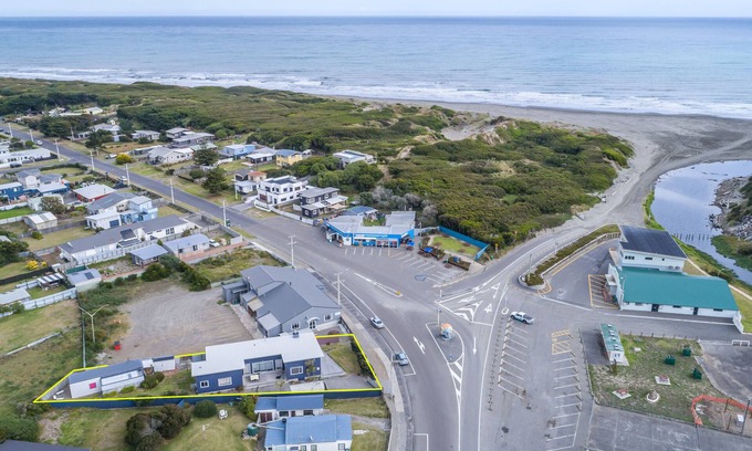 Himatangi Beach House | See and hear the surf