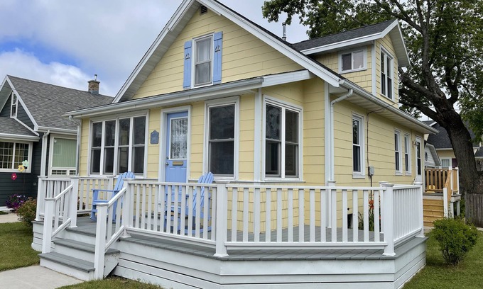 Two Rivers Cottage | See the Lake! Hear the Waves! Steps to the Beach! Entire cottage. 2 bikes.