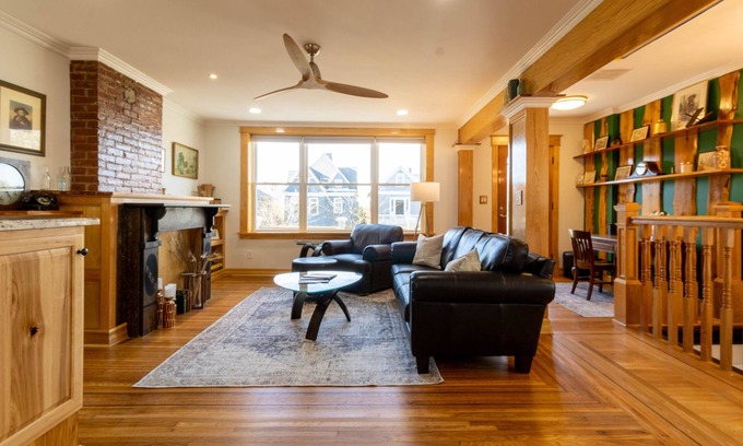 Front Park Apartment | Seeing is Billieving! Look at this luxury 2BR